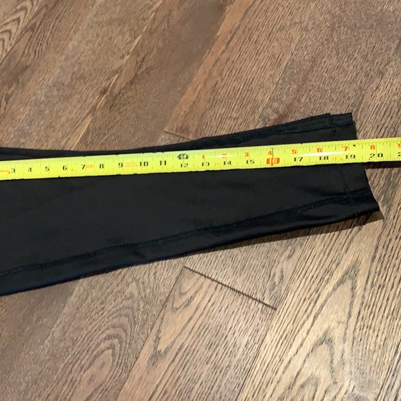 Under Armour Capris Black - Picture 7 of 7